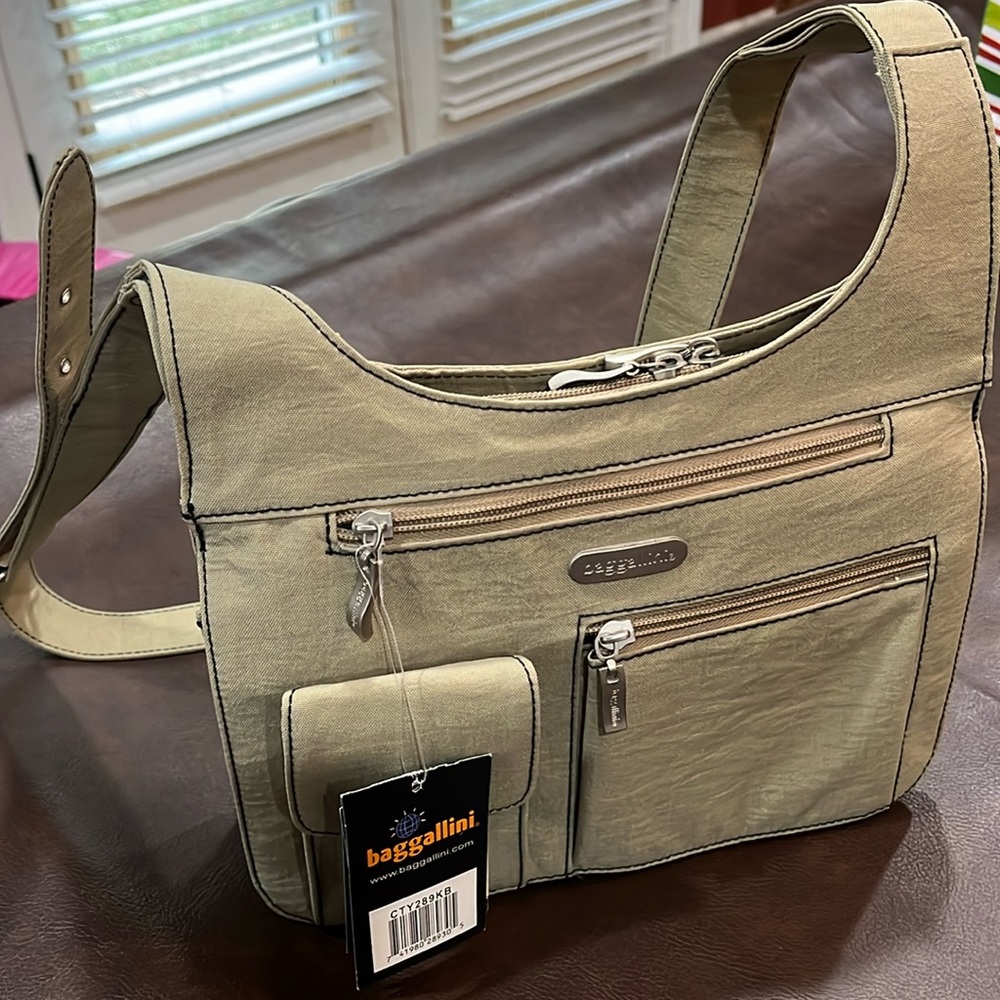 Baggallini Medium sized Crossbody NWT